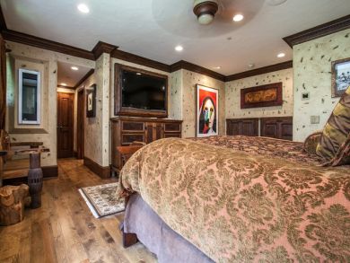 Luxury Alpine Style Huge Vacation Retreat Ski in Ski Out